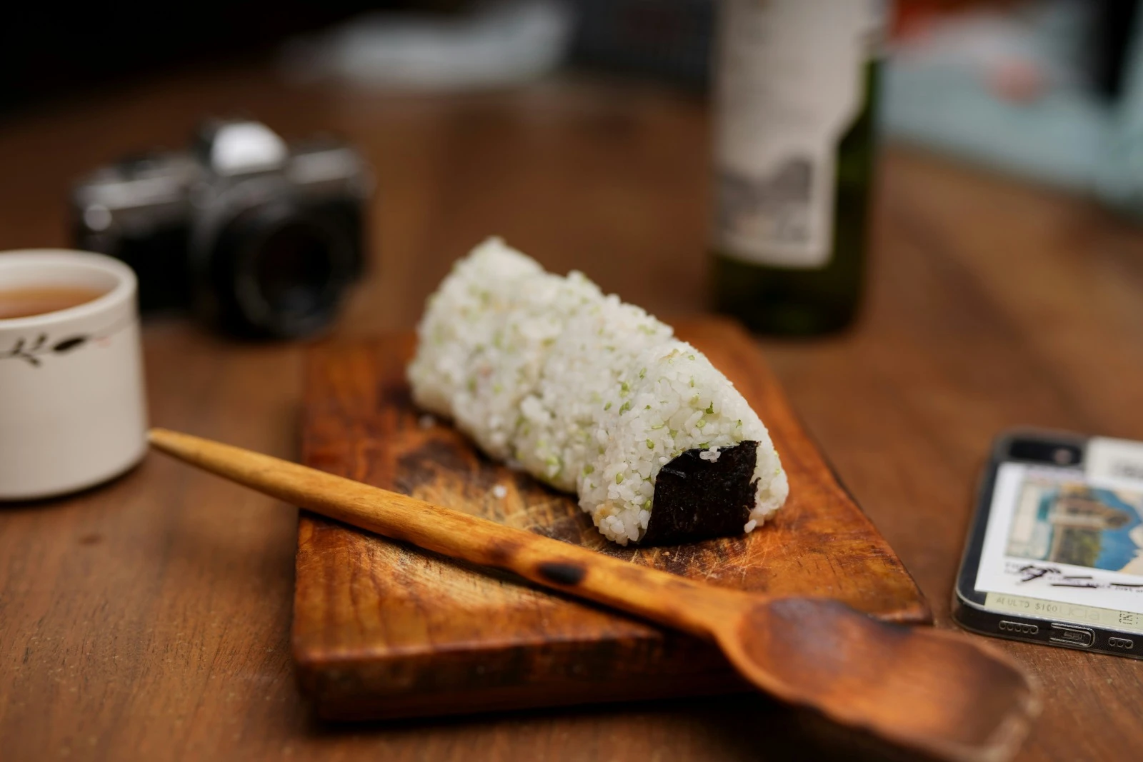 En boulettes ou en triangles plus traditionnels, les onigiri se dégustent pareil.