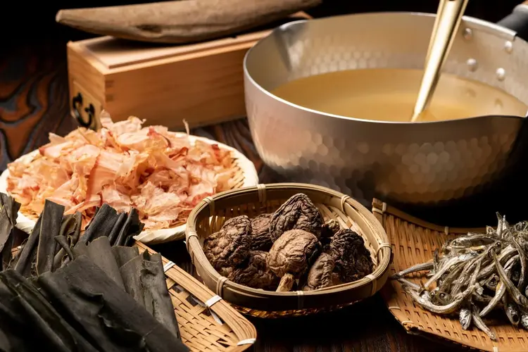 Une base essentielle des recettes japonaises. Le dashi est subtile et raffiné.