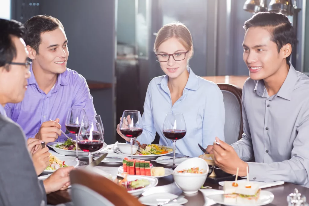 Expérience unique de team building autour de la cuisine et de la culture japonaises favorisant coopération, créativité et découverte culturelle.