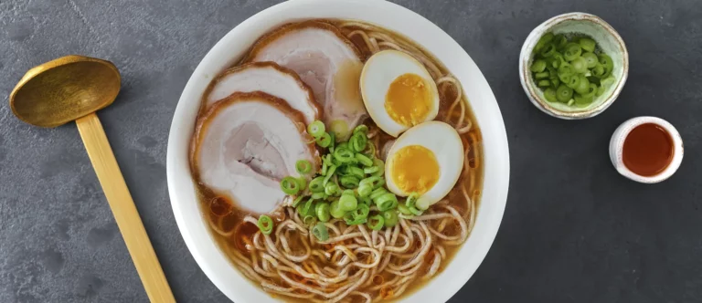 Ramen tonkotsu, bouillon crémeux de porc - présentation