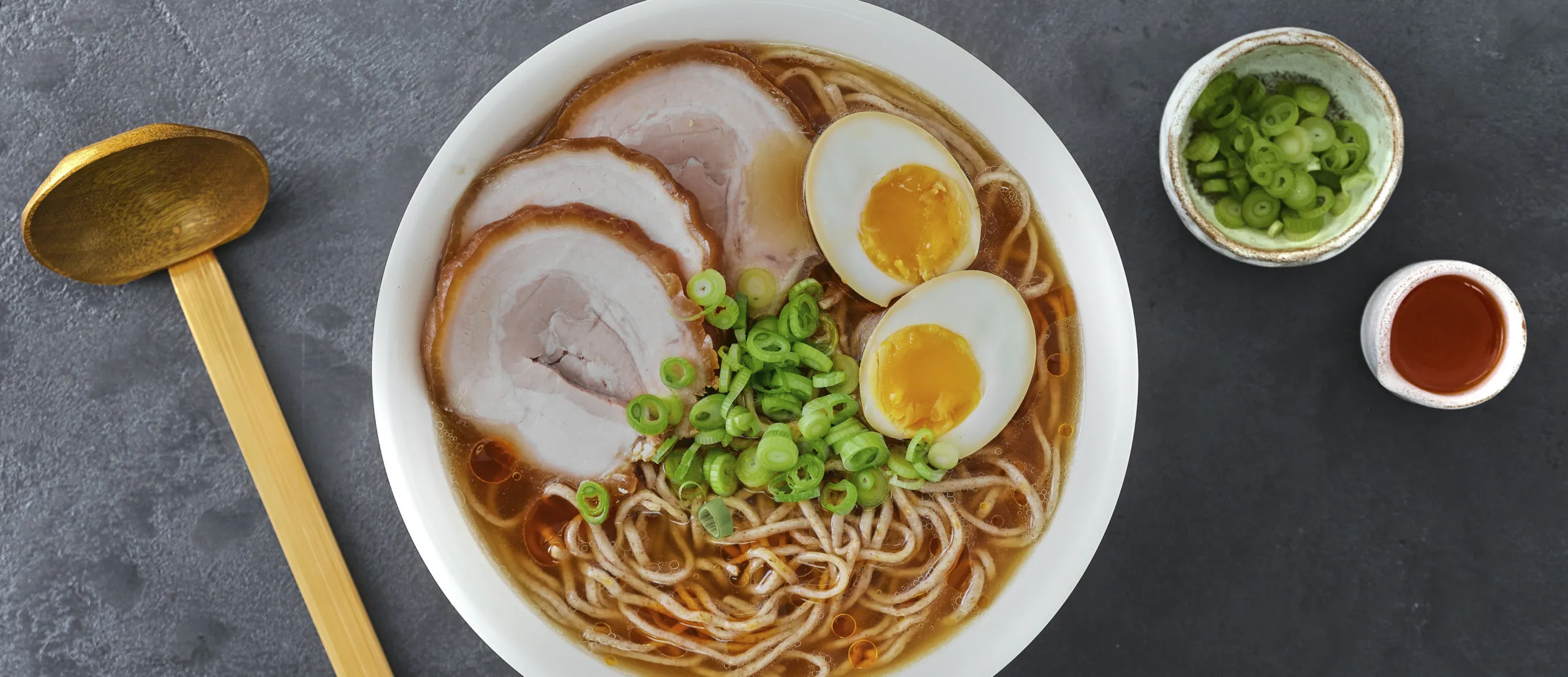 Ramen tonkotsu, bouillon crémeux de porc - présentation